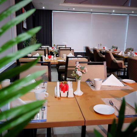 אבו דאבי Al Diar Sawa Hotel Apartments מראה חיצוני תמונה